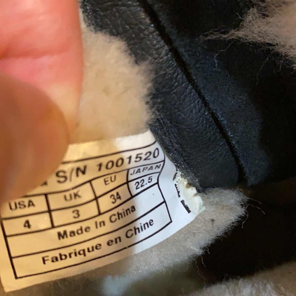 Ugg - Picture 5 of 8